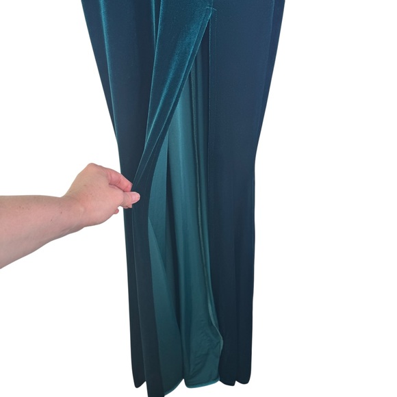 Lurelly Parisienne Velvet Floor Length Gown with Slit‎ Long Sleeve Formal Size 2 - Picture 7 of 16